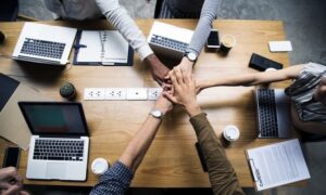 5 Effective Strategies for Leading High-Performing Teams